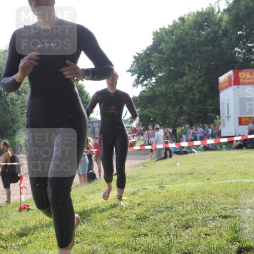 15.06.2025 - 27. Vierlanden-Triathlon KatJ http://msf.ph/oto/7987173 15.06.2025 09:02:50 Schwimmen 200, 210, 223 meine-sportfotos.de