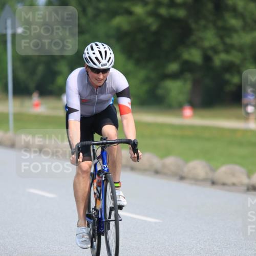 15.06.2025 - 27. Vierlanden-Triathlon H.Heesch http://msf.ph/oto/7987192 15.06.2025 11:36:47 Radfahren 123, 688, 749 meine-sportfotos.de