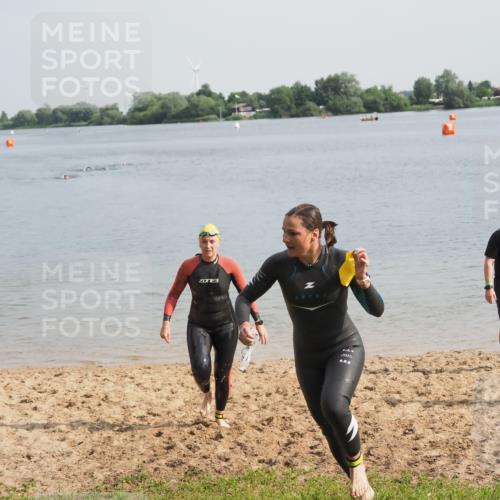 21.06.2025 - 27. Vierlanden-Triathlon MichiJ http://msf.ph/oto/7987199 15.06.2026 09:12:04 Schwimmen 201, 215, 229 meine-sportfotos.de