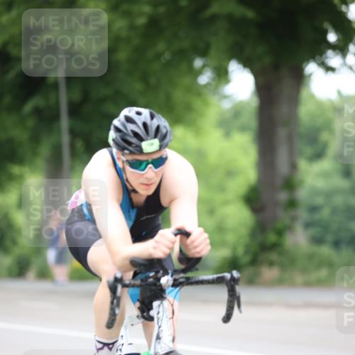 15.06.2025 - 7 Türme Triathlon Yannick Fuchs http://msf.ph/oto/7987226 15.06.2025 11:42:27 Radfahren 233, 236 meine-sportfotos.de