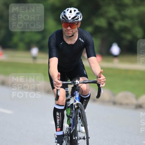 15.06.2025 - 27. Vierlanden-Triathlon H.Heesch http://msf.ph/oto/7987230 15.06.2025 11:36:52 Radfahren 123, 642 meine-sportfotos.de