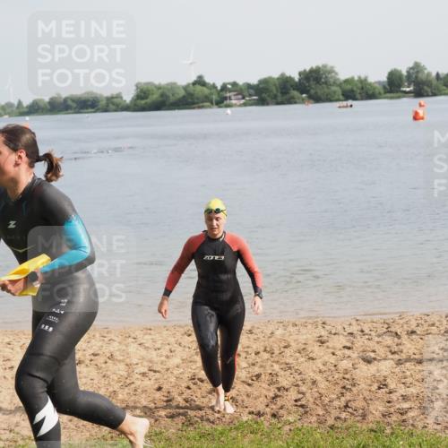 21.06.2025 - 27. Vierlanden-Triathlon MichiJ http://msf.ph/oto/7987236 15.06.2026 09:12:05 Schwimmen 201, 215, 229 meine-sportfotos.de