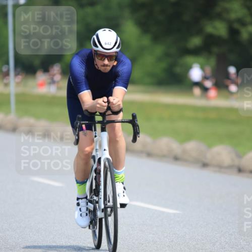 15.06.2025 - 27. Vierlanden-Triathlon H.Heesch http://msf.ph/oto/7987253 15.06.2025 11:36:56 Radfahren 123, 125, 642 meine-sportfotos.de