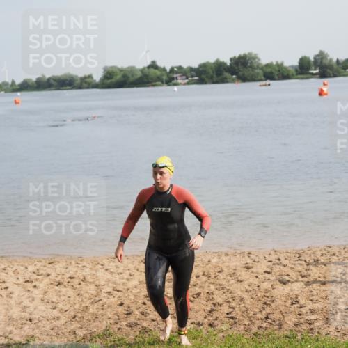 21.06.2025 - 27. Vierlanden-Triathlon MichiJ http://msf.ph/oto/7987262 15.06.2026 09:12:05 Schwimmen 201, 215, 229 meine-sportfotos.de