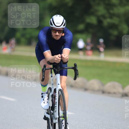 15.06.2025 - 27. Vierlanden-Triathlon H.Heesch http://msf.ph/oto/7987268 15.06.2025 11:36:56 Radfahren 123, 125, 642 meine-sportfotos.de