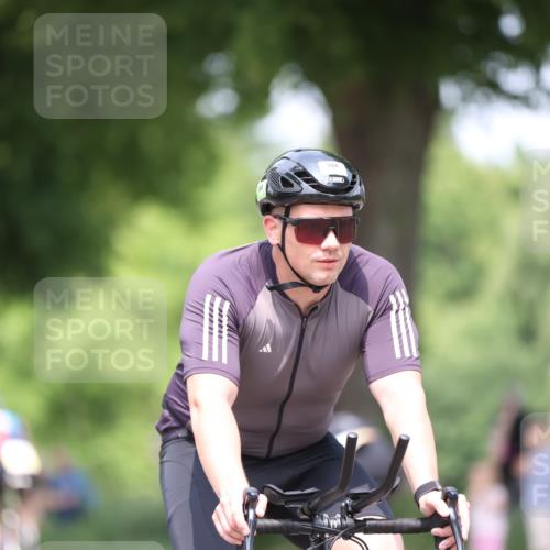 15.06.2025 - 7 Türme Triathlon Yannick Fuchs http://msf.ph/oto/7987272 15.06.2025 12:58:27 Radfahren 367, 384, 386, 438, 585, 762, 769, 772, 881 meine-sportfotos.de
