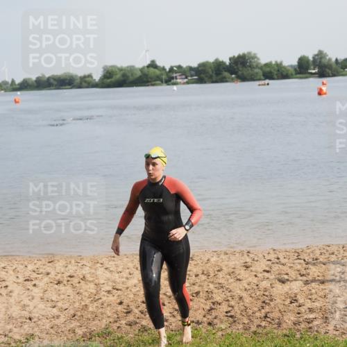 21.06.2025 - 27. Vierlanden-Triathlon MichiJ http://msf.ph/oto/7987274 15.06.2026 09:12:06 Schwimmen 201, 215, 229 meine-sportfotos.de