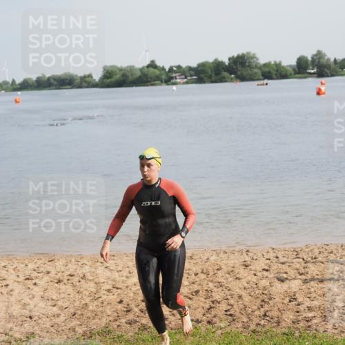 21.06.2025 - 27. Vierlanden-Triathlon MichiJ http://msf.ph/oto/7987282 15.06.2026 09:12:06 Schwimmen 201, 215, 229 meine-sportfotos.de