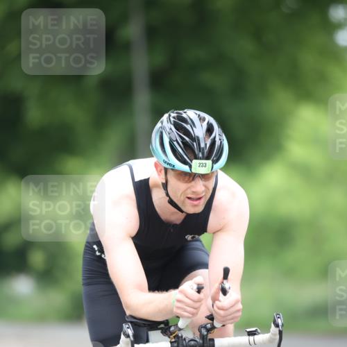 15.06.2025 - 7 Türme Triathlon Yannick Fuchs http://msf.ph/oto/7987290 15.06.2025 11:42:32 Radfahren 204, 209, 233 meine-sportfotos.de