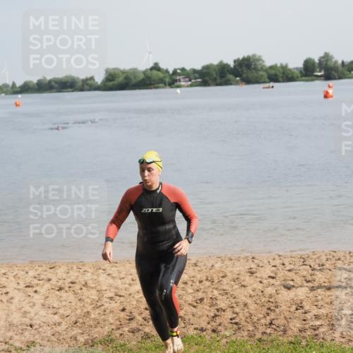21.06.2025 - 27. Vierlanden-Triathlon MichiJ http://msf.ph/oto/7987295 15.06.2026 09:12:06 Schwimmen 201, 215, 229 meine-sportfotos.de