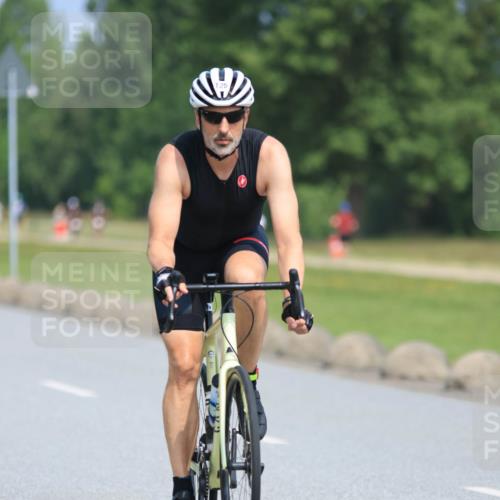 15.06.2025 - 27. Vierlanden-Triathlon H.Heesch http://msf.ph/oto/7987299 15.06.2025 11:37:03 Radfahren 125, 713 meine-sportfotos.de