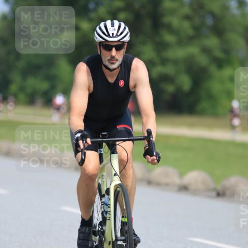15.06.2025 - 27. Vierlanden-Triathlon H.Heesch http://msf.ph/oto/7987315 15.06.2025 11:37:04 Radfahren 125, 713 meine-sportfotos.de