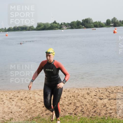21.06.2025 - 27. Vierlanden-Triathlon MichiJ http://msf.ph/oto/7987321 15.06.2026 09:12:06 Schwimmen 201, 215, 229 meine-sportfotos.de
