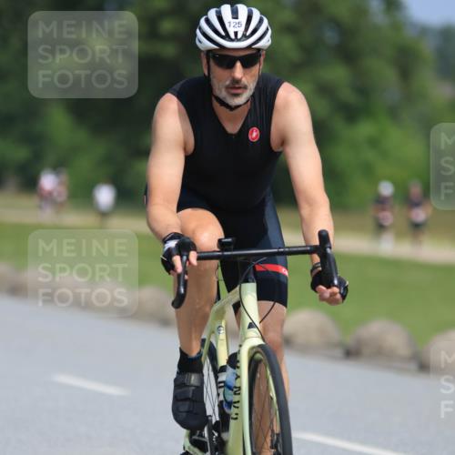 15.06.2025 - 27. Vierlanden-Triathlon H.Heesch http://msf.ph/oto/7987326 15.06.2025 11:37:04 Radfahren 125, 713 meine-sportfotos.de