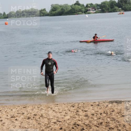 21.06.2025 - 27. Vierlanden-Triathlon MichiJ http://msf.ph/oto/7987335 15.06.2026 09:13:28 Schwimmen 237 meine-sportfotos.de