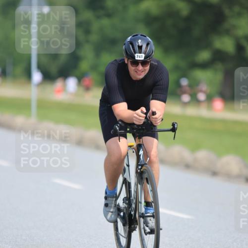 15.06.2025 - 27. Vierlanden-Triathlon H.Heesch http://msf.ph/oto/7987342 15.06.2025 11:37:19 Radfahren 741 meine-sportfotos.de