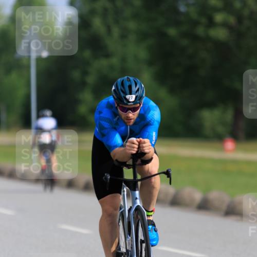 15.06.2025 - 27. Vierlanden-Triathlon H.Heesch http://msf.ph/oto/7987345 15.06.2025 09:12:24 Radfahren 27, 41, 69, 124 meine-sportfotos.de