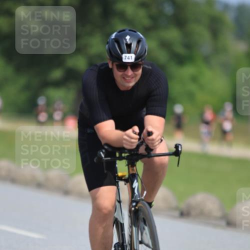 15.06.2025 - 27. Vierlanden-Triathlon H.Heesch http://msf.ph/oto/7987362 15.06.2025 11:37:20 Radfahren 741 meine-sportfotos.de