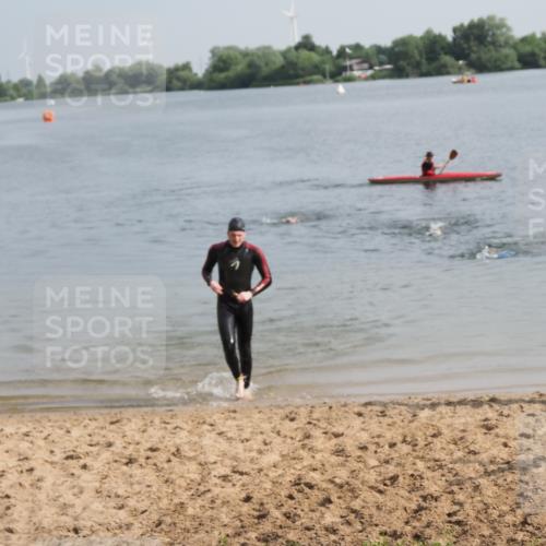 21.06.2025 - 27. Vierlanden-Triathlon MichiJ http://msf.ph/oto/7987370 15.06.2026 09:13:29 Schwimmen 237 meine-sportfotos.de