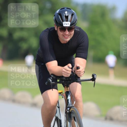15.06.2025 - 27. Vierlanden-Triathlon H.Heesch http://msf.ph/oto/7987380 15.06.2025 11:37:20 Radfahren 741 meine-sportfotos.de
