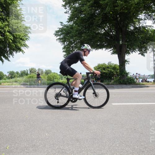 15.06.2025 - 7 Türme Triathlon Yannick Fuchs http://msf.ph/oto/7987391 15.06.2025 12:46:13 Radfahren 489, 501 meine-sportfotos.de