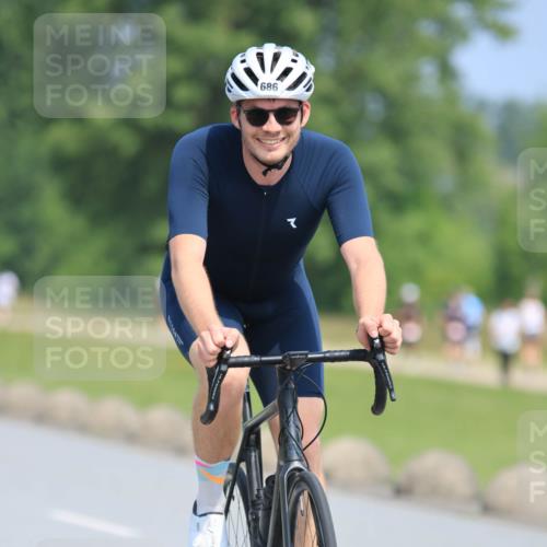 15.06.2025 - 27. Vierlanden-Triathlon H.Heesch http://msf.ph/oto/7987428 15.06.2025 11:37:31 Radfahren 90, 686, 727 meine-sportfotos.de
