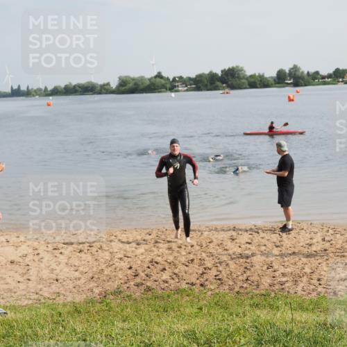 21.06.2025 - 27. Vierlanden-Triathlon MichiJ http://msf.ph/oto/7987431 15.06.2026 09:13:32 Schwimmen 237 meine-sportfotos.de