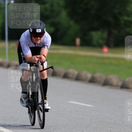 15.06.2025 - 27. Vierlanden-Triathlon H.Heesch http://msf.ph/oto/7987436 15.06.2025 09:12:57 Radfahren 64, 200 meine-sportfotos.de