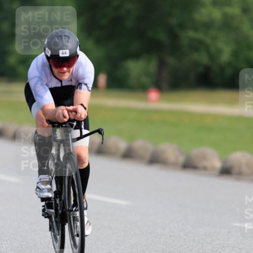 15.06.2025 - 27. Vierlanden-Triathlon H.Heesch http://msf.ph/oto/7987445 15.06.2025 09:12:57 Radfahren 64, 200 meine-sportfotos.de