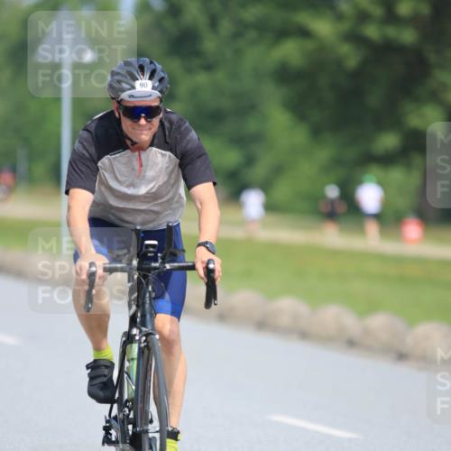 15.06.2025 - 27. Vierlanden-Triathlon H.Heesch http://msf.ph/oto/7987452 15.06.2025 11:37:34 Radfahren 90, 686, 727 meine-sportfotos.de