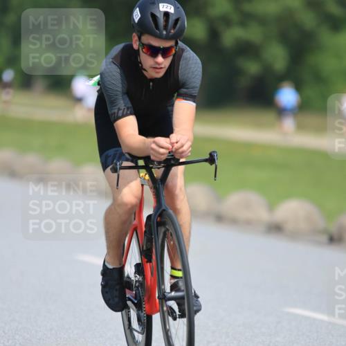 15.06.2025 - 27. Vierlanden-Triathlon H.Heesch http://msf.ph/oto/7987455 15.06.2025 11:37:38 Radfahren 90, 683, 727 meine-sportfotos.de