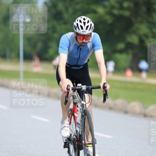15.06.2025 - 27. Vierlanden-Triathlon H.Heesch http://msf.ph/oto/7987466 15.06.2025 11:37:44 Radfahren 683, 691, 759 meine-sportfotos.de