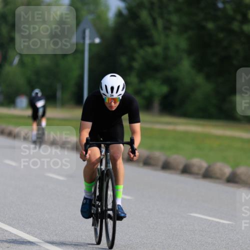 15.06.2025 - 27. Vierlanden-Triathlon H.Heesch http://msf.ph/oto/7987471 15.06.2025 09:14:03 Radfahren 26, 50, 120, 221 meine-sportfotos.de