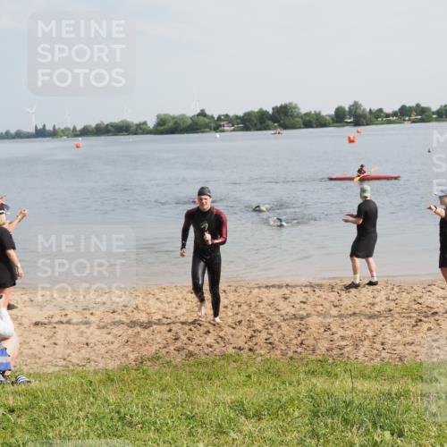 21.06.2025 - 27. Vierlanden-Triathlon MichiJ http://msf.ph/oto/7987476 15.06.2026 09:13:33 Schwimmen 237 meine-sportfotos.de
