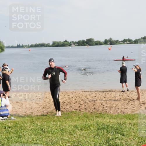 21.06.2025 - 27. Vierlanden-Triathlon MichiJ http://msf.ph/oto/7987510 15.06.2026 09:13:34 Schwimmen 237 meine-sportfotos.de