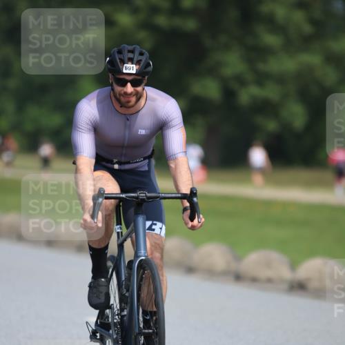 15.06.2025 - 27. Vierlanden-Triathlon H.Heesch http://msf.ph/oto/7987526 15.06.2025 11:37:49 Radfahren 691, 759, 854, 900 meine-sportfotos.de
