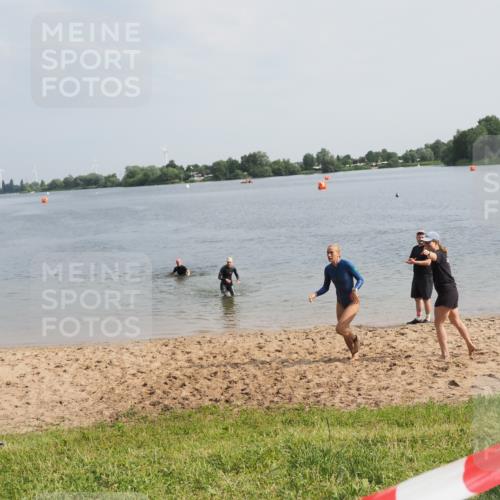 21.06.2025 - 27. Vierlanden-Triathlon MichiJ http://msf.ph/oto/7987548 15.06.2026 09:13:47 Schwimmen 203, 228 meine-sportfotos.de