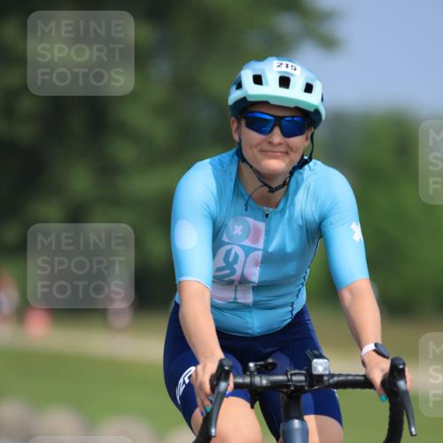 15.06.2025 - 27. Vierlanden-Triathlon H.Heesch http://msf.ph/oto/7987562 15.06.2025 11:38:01 Radfahren 215, 644, 981 meine-sportfotos.de