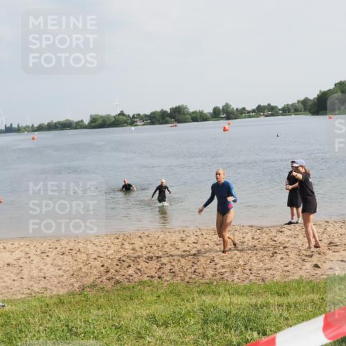 21.06.2025 - 27. Vierlanden-Triathlon MichiJ http://msf.ph/oto/7987564 15.06.2026 09:13:47 Schwimmen 203, 228 meine-sportfotos.de