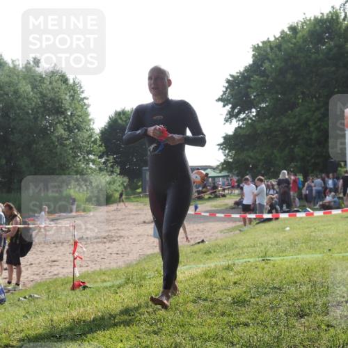 15.06.2025 - 27. Vierlanden-Triathlon KatJ http://msf.ph/oto/7987570 15.06.2025 09:03:17 Schwimmen 219, 220, 248 meine-sportfotos.de