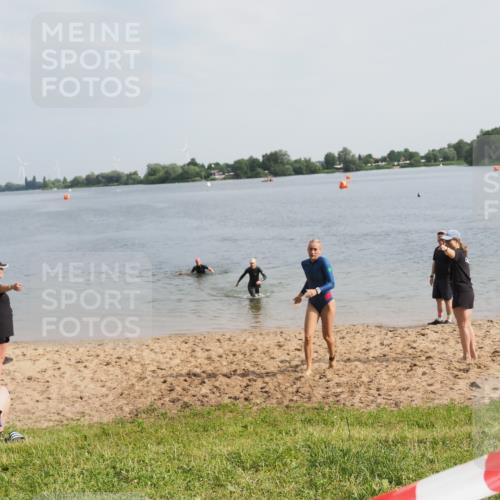 21.06.2025 - 27. Vierlanden-Triathlon MichiJ http://msf.ph/oto/7987573 15.06.2026 09:13:47 Schwimmen 203, 228 meine-sportfotos.de