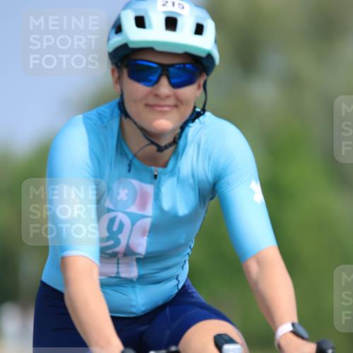 15.06.2025 - 27. Vierlanden-Triathlon H.Heesch http://msf.ph/oto/7987583 15.06.2025 11:38:01 Radfahren 215, 644, 981 meine-sportfotos.de