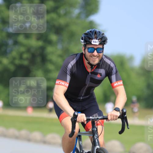 15.06.2025 - 27. Vierlanden-Triathlon H.Heesch http://msf.ph/oto/7987600 15.06.2025 11:38:10 Radfahren 644 meine-sportfotos.de