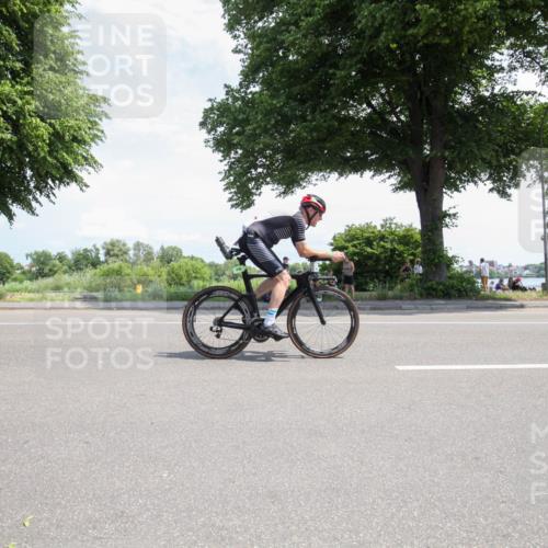 15.06.2025 - 7 Türme Triathlon Yannick Fuchs http://msf.ph/oto/7987602 15.06.2025 12:47:21 Radfahren 256, 291, 633 meine-sportfotos.de