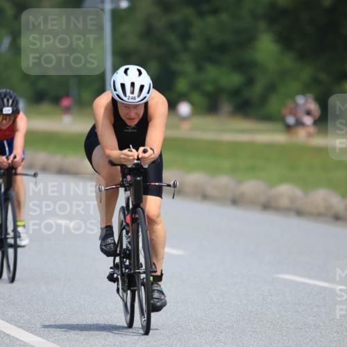21.06.2025 - 27. Vierlanden-Triathlon H.Heesch http://msf.ph/oto/7987612 15.06.2025 11:38:22 Radfahren 226, 246, 761 meine-sportfotos.de