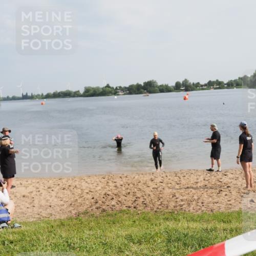 21.06.2025 - 27. Vierlanden-Triathlon MichiJ http://msf.ph/oto/7987657 15.06.2026 09:13:51 Schwimmen 203, 228 meine-sportfotos.de
