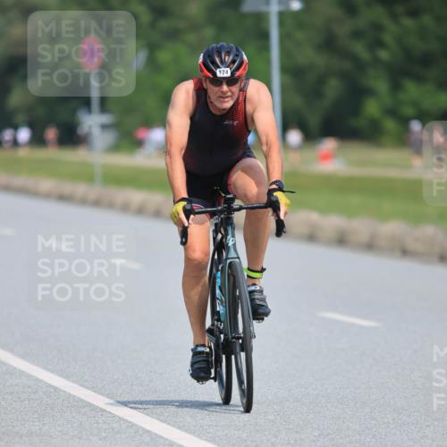21.06.2025 - 27. Vierlanden-Triathlon H.Heesch http://msf.ph/oto/7987669 15.06.2025 11:38:31 Radfahren 174, 677, 716, 718, 837 meine-sportfotos.de