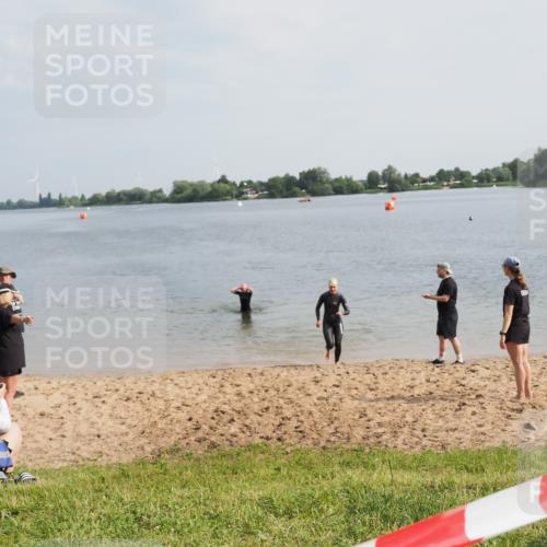 21.06.2025 - 27. Vierlanden-Triathlon MichiJ http://msf.ph/oto/7987684 15.06.2026 09:13:51 Schwimmen 203, 228 meine-sportfotos.de