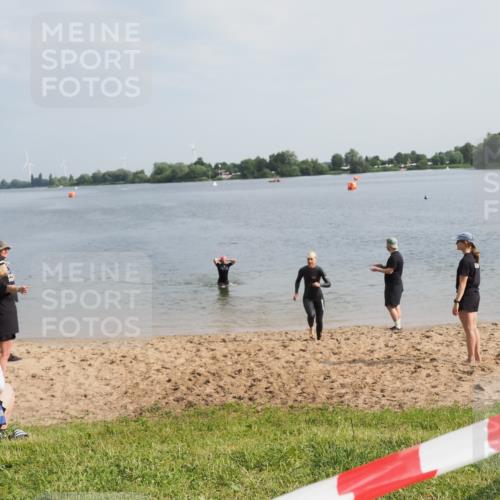 21.06.2025 - 27. Vierlanden-Triathlon MichiJ http://msf.ph/oto/7987729 15.06.2026 09:13:52 Schwimmen 203, 228 meine-sportfotos.de