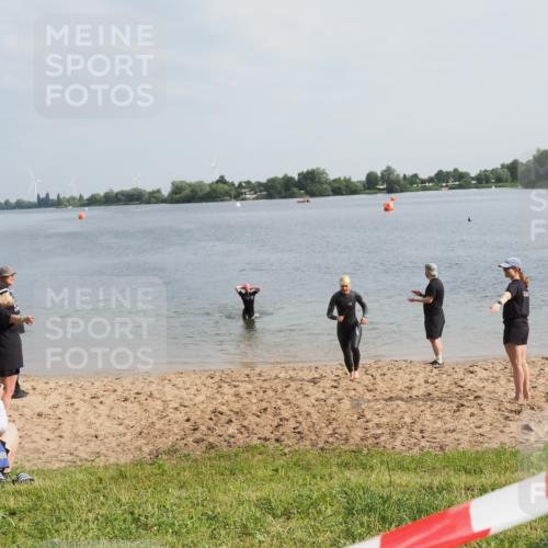 21.06.2025 - 27. Vierlanden-Triathlon MichiJ http://msf.ph/oto/7987768 15.06.2026 09:13:52 Schwimmen 203, 228 meine-sportfotos.de